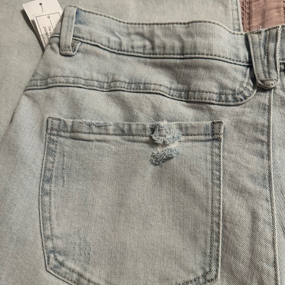 NWT Democracy
Women's "Ab" Solution Skyrise Frayed-Hem Wide-Leg Boyfriend Jeans - Picture 10 of 15